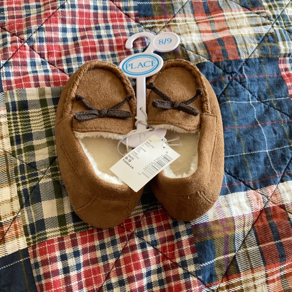 Children’s place toddler house shoes size 8-9